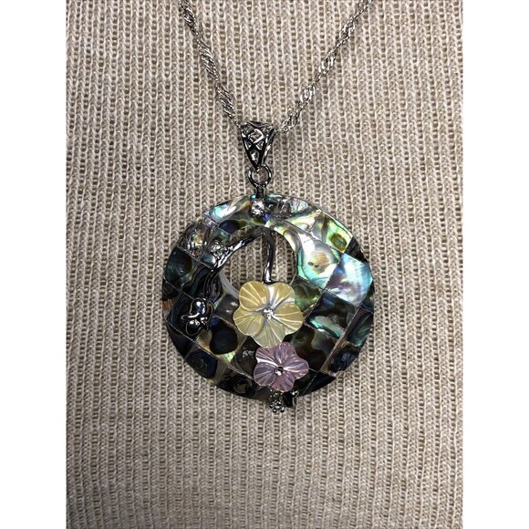 Flower Style Natural Handmade Abalone Shell Carved Shell Silver Necklace Pendant - Picture 2 of 14